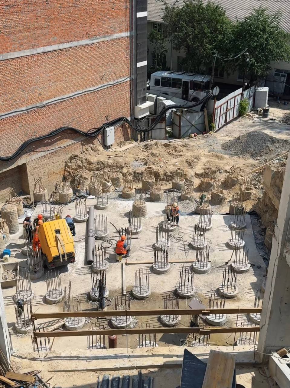 Будівництво Nver триває.